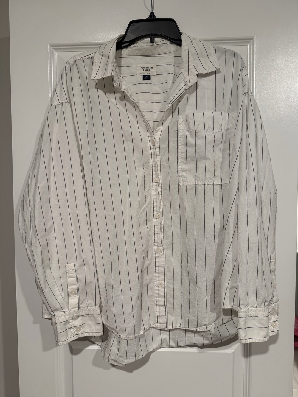 American Eagle White Button-Up Shirt with Thin Black Stripes Size Large